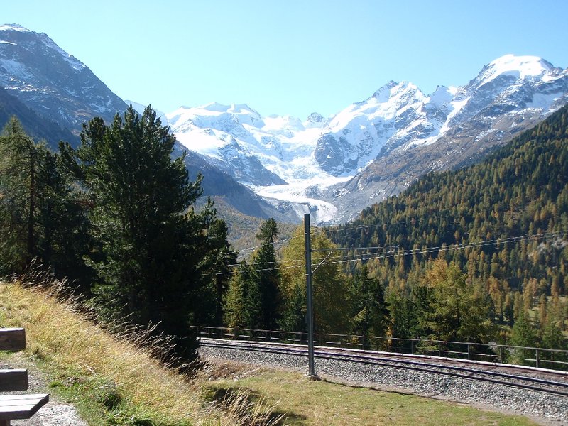Der Piz Bernina mit dem Morteratsch-Gletscher. In 50 Jahren gibts hier wahrscheinlich keinen Gletscher mehr.