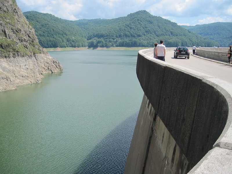 Auf der Staumauer