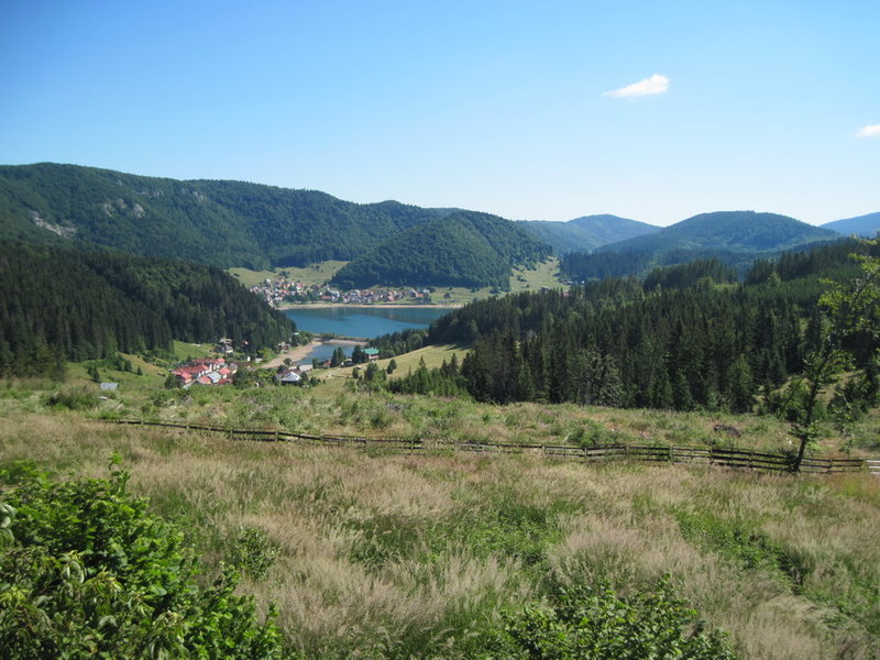 Der Stausee von der Staße aus