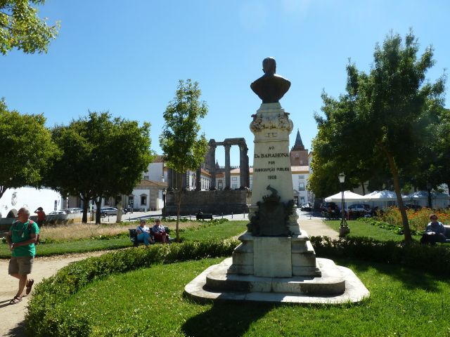 Dann schon ziemlich im Landesinnern : Evora mit seinen römischen Wurzeln