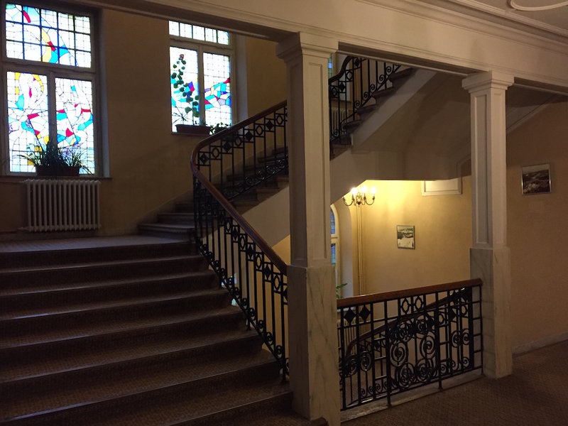 2015-09-10 1900 Hotel Treppenhaus.JPG