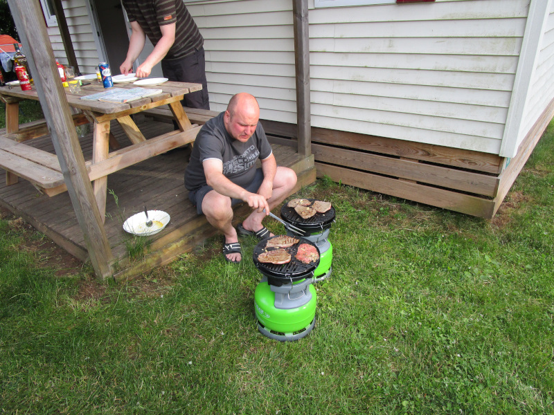 Jochen beim grillen....