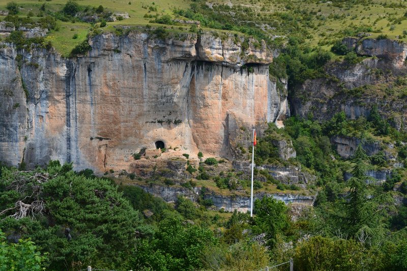 Löcher im Berg.jpg