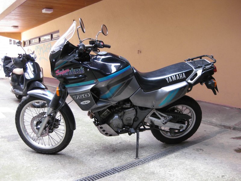 XTZ750