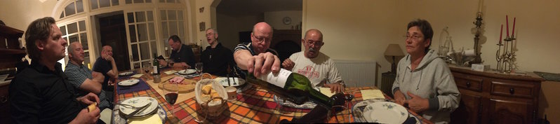 2016-09-16_2045_Abendessen-Rotwein.JPG