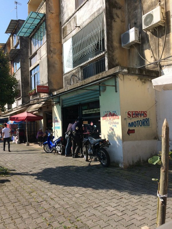 comp_Cafe3.jpg