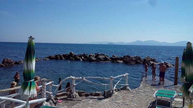 Hotelstrand Piombino Elba in Sicht.jpg