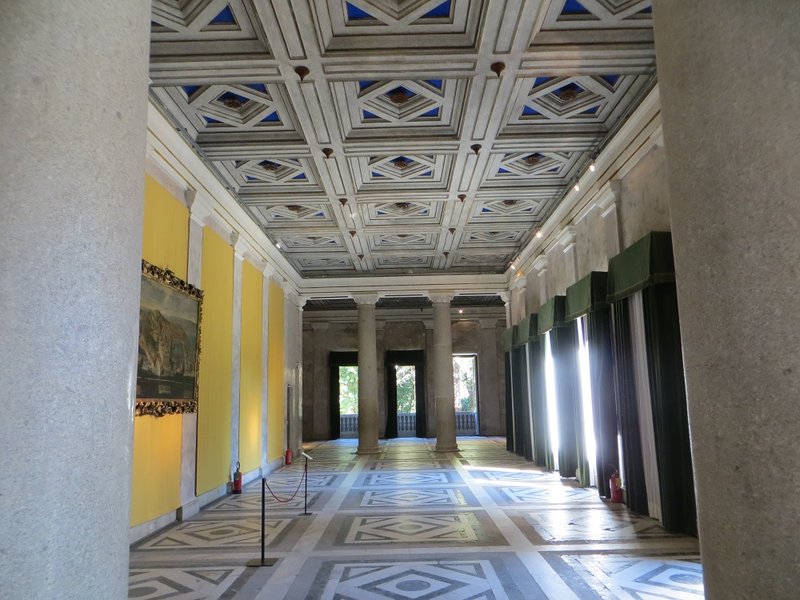 Mueseum wo nix drinnen ist.JPG