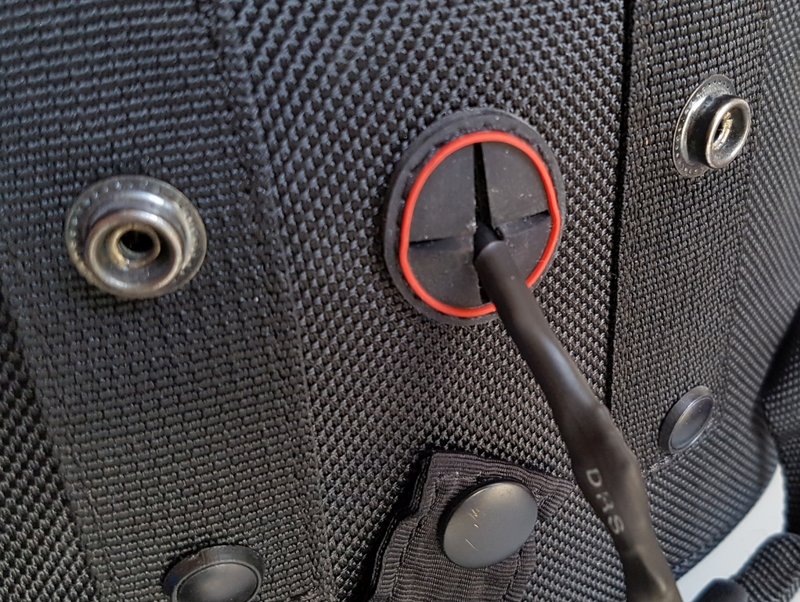 Kabel durchgeführt