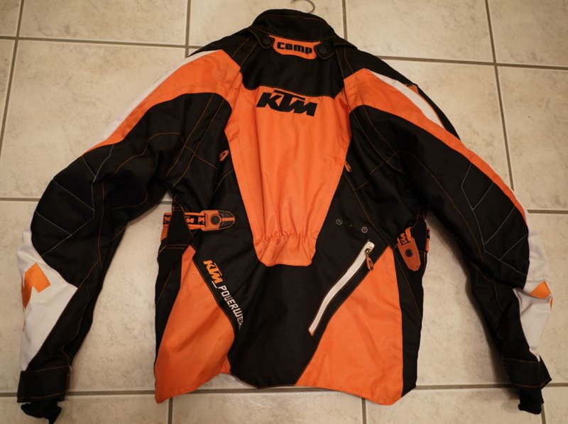 KTM-Jacke-2.jpg