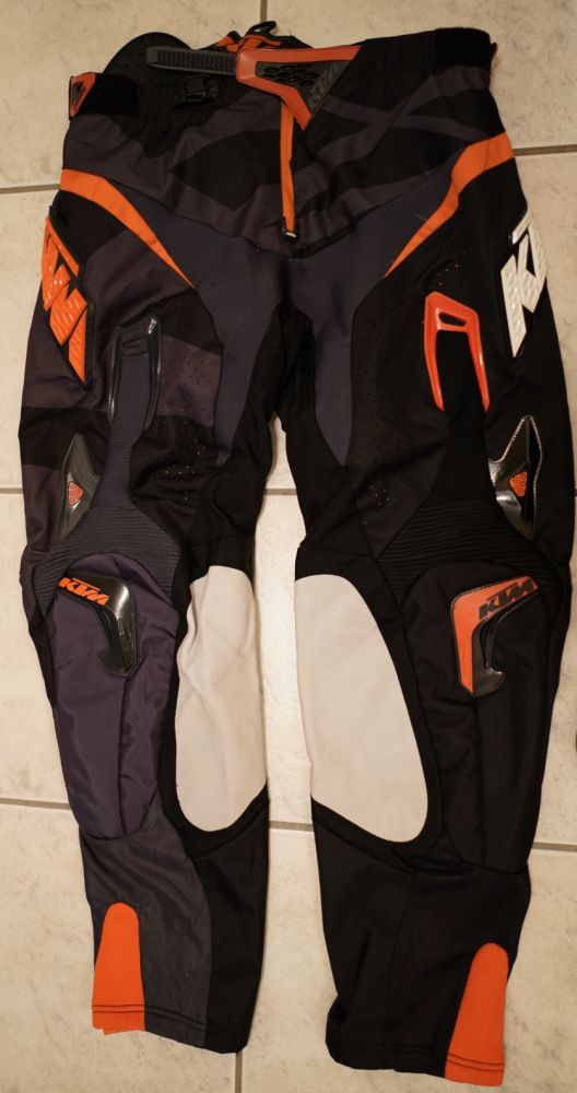 KTM-Hose-1.jpg