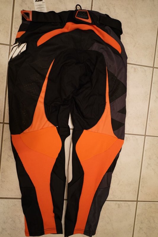 KTM-Hose-2.jpg