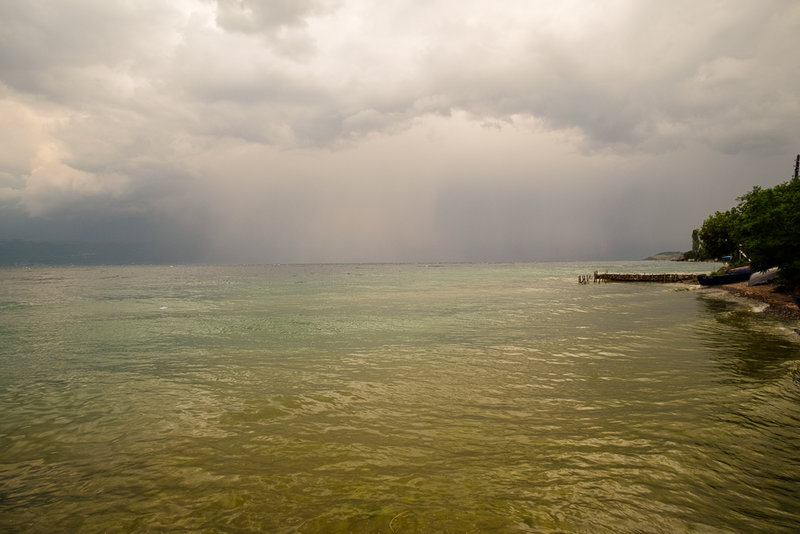 das gelbe Licht am Abend am See