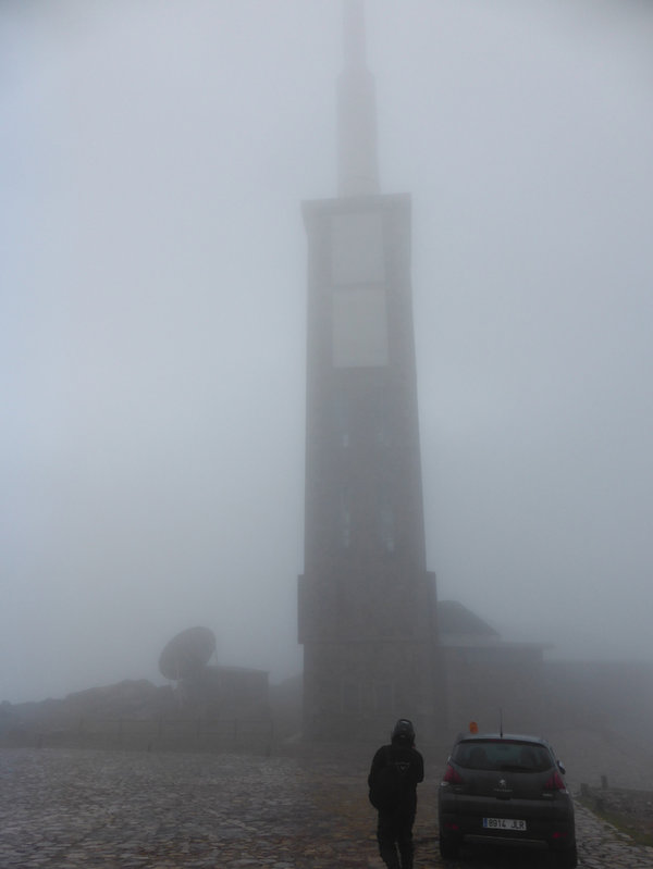 Pena Francia I - eine Stunde vorher, war blauer Himmel, der Berg und das Santuario boten einen phantastischen Anblick