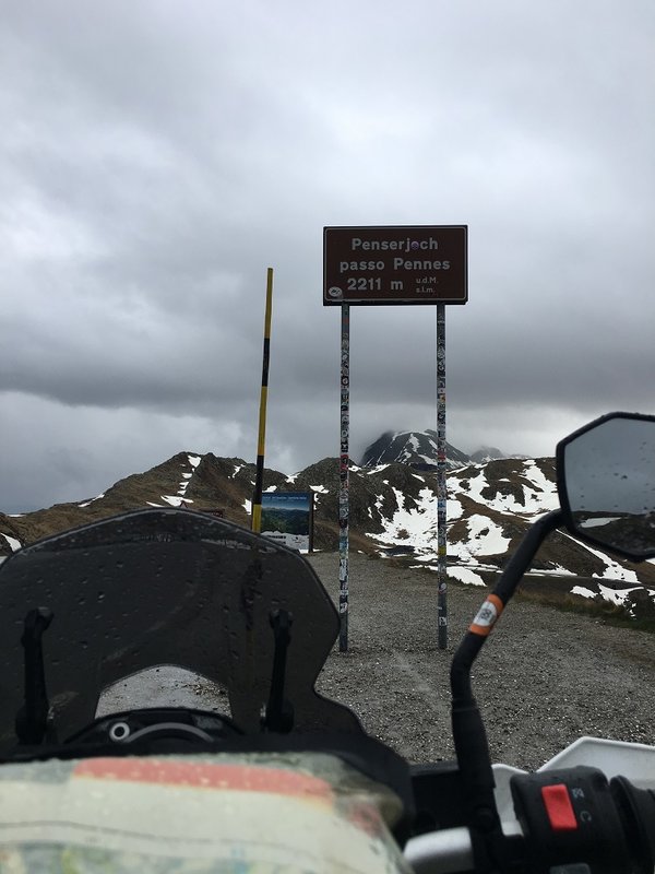 3 Grad und Pisse auf dem Penser Joch