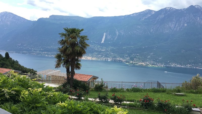 Blick auf den See beim Mittagessen