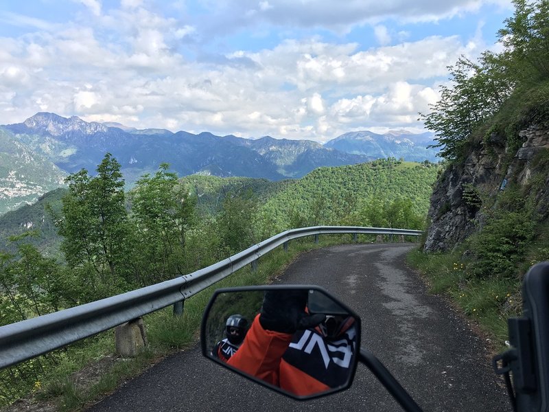 Seeblick! Das ist eine BREITE Strasse!