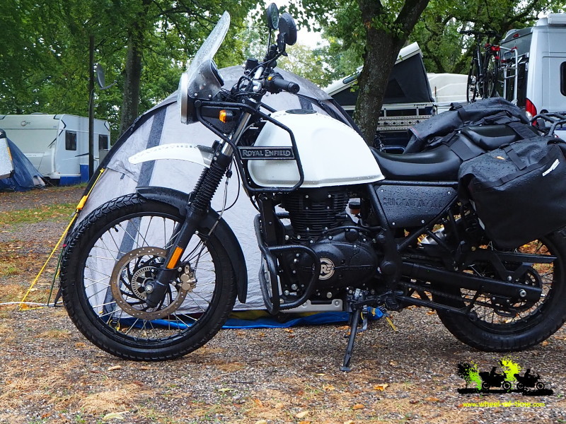 Es hat auch mal geregnet, aber das machte weder den Motorrädern, noch uns was aus....oder doch....ein bisschen :-)