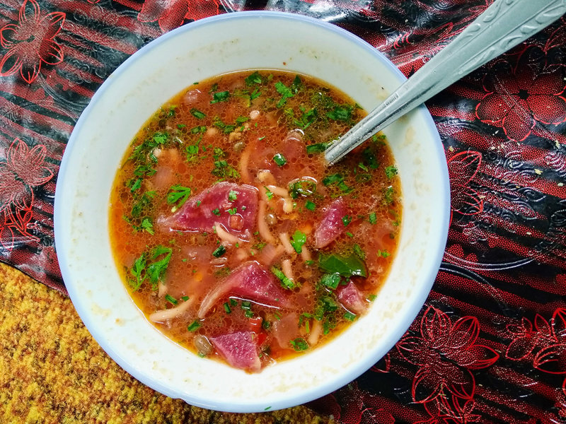 Suppe mit rote Rüben
