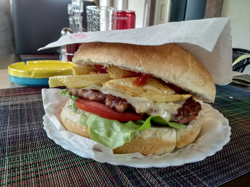 Verpflegung ist ja in den Balkanländern nie ein Problem ;)
