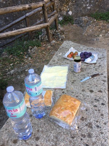 Brot und Salami.jpg