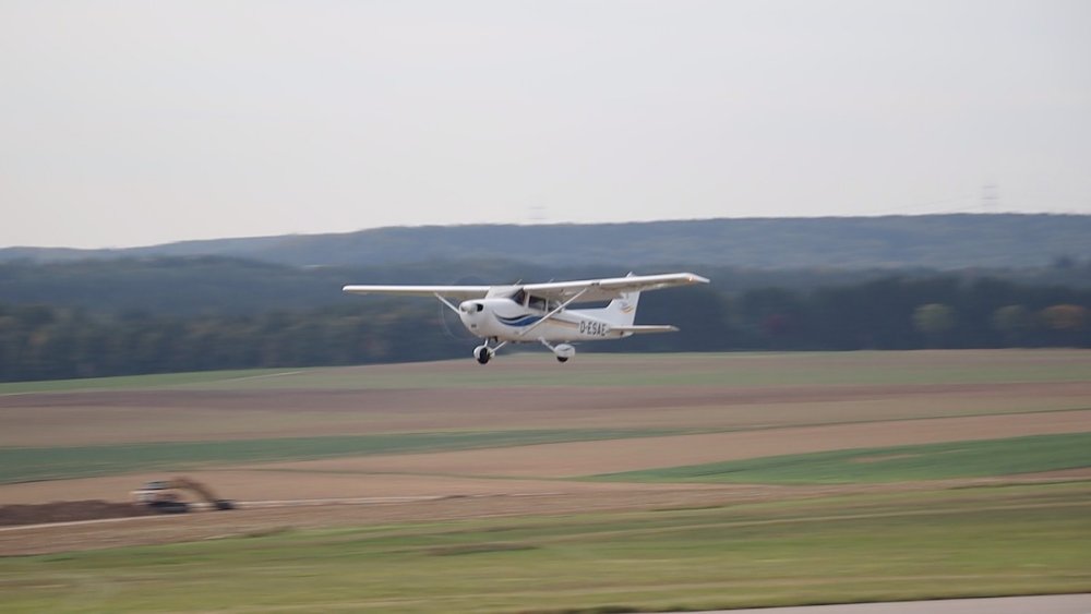 008 Cessna beim Start.jpeg