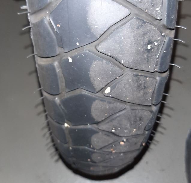 Michelin Anakee Advendure vorne 2.7mm.JPG