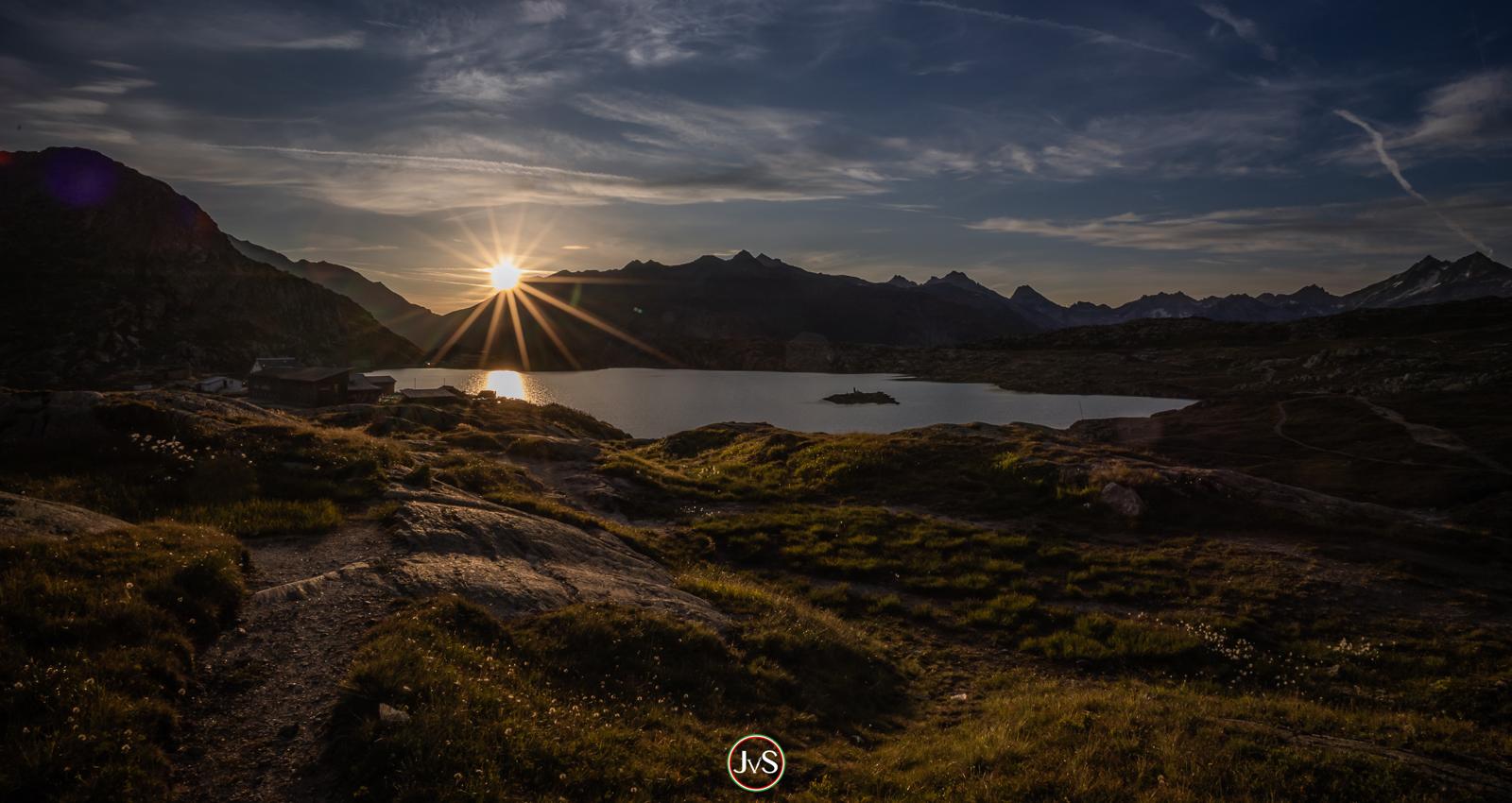 Sonnenaufgang am Grimsel.JPG