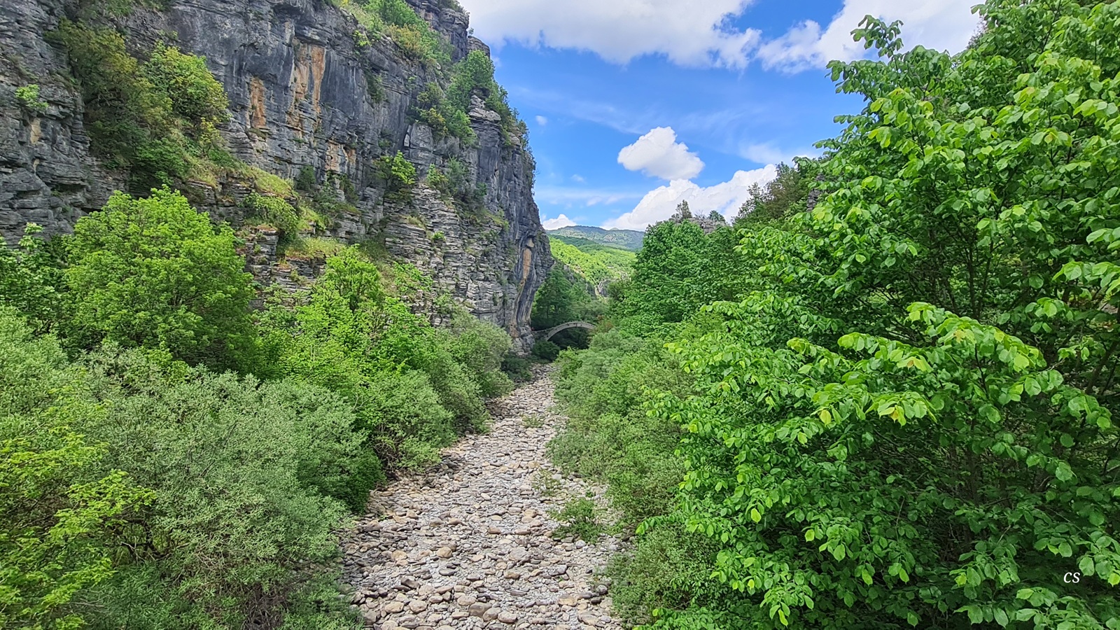 20250514_1435_Plakidas Brücke.jpg