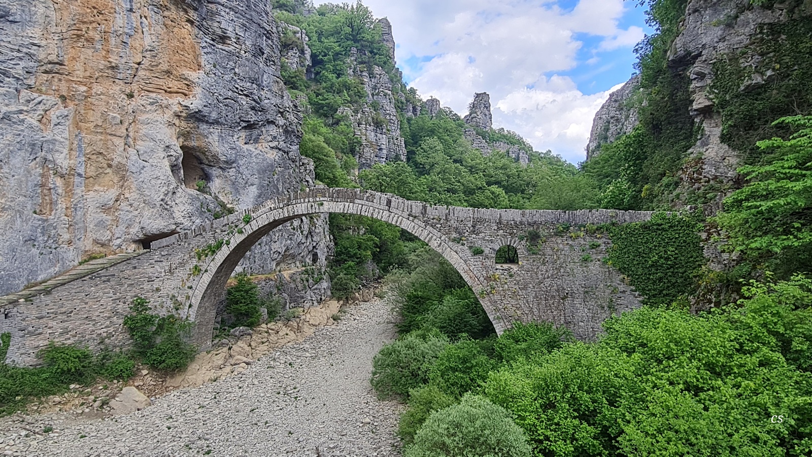 20250514_1421_Kokkoros-Brücke.jpg