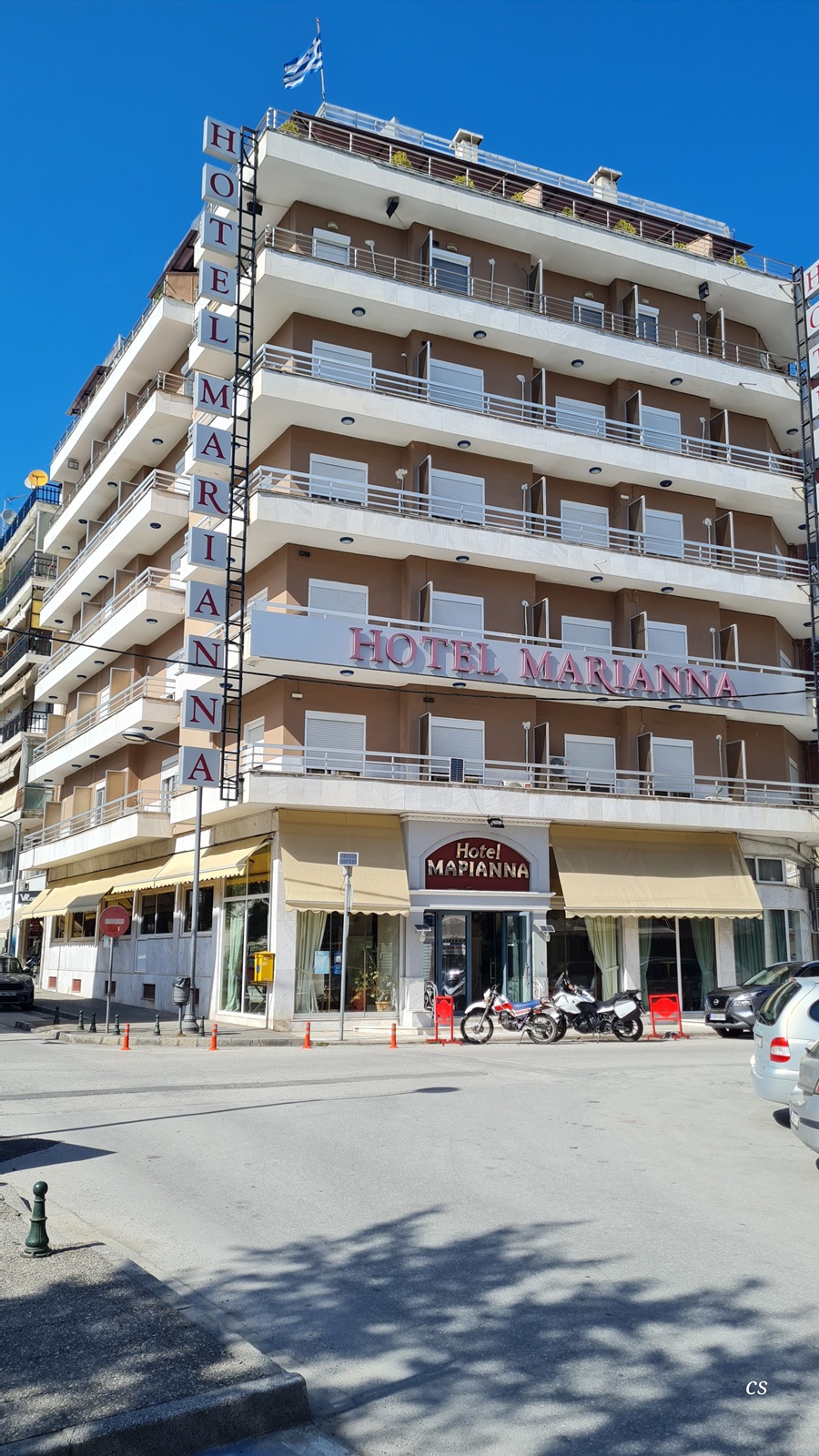 20250522_1644_Hotel.jpg