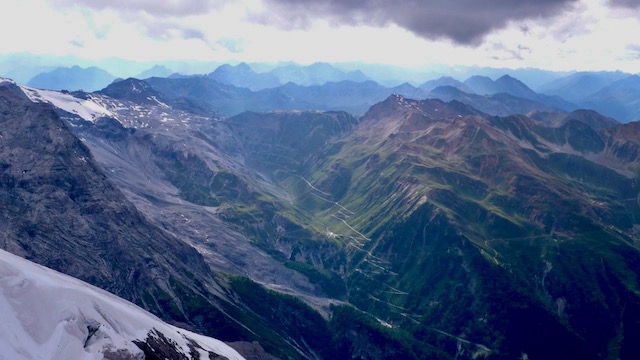 2007-Ortler3905-Hintergrat-030 - Blick auf Stelvio.jpeg
