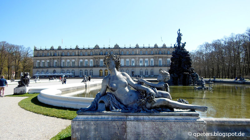 Schloss Herrenchiemse mit Aus- und Ansichten
