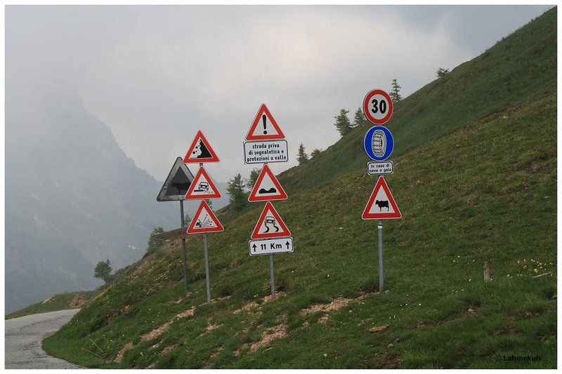 Colle d'Esischie - Schilderwald!!! Das bekommen wir in Deutschland auch nicht besser hin...
