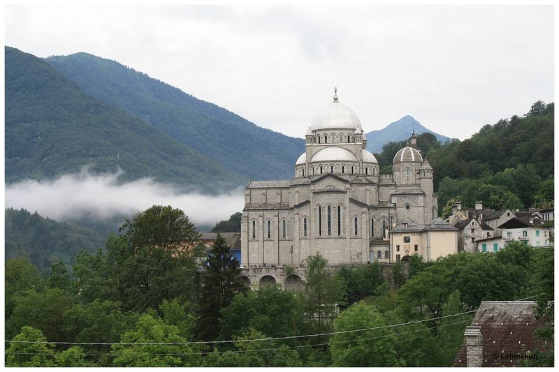 Centovalli - Re -  Blick auf Wallfahrtskirche Madonna del Sangue