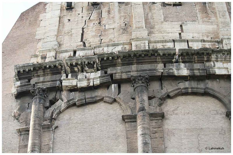Rom - Colosseo ... da braucht es offensichtlich mehr als nur eine Schönheitsreparatur