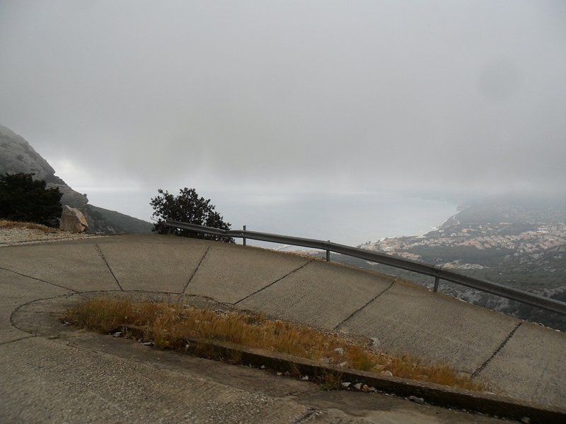 Ausblick auf Cala Gonone (im Nebel)