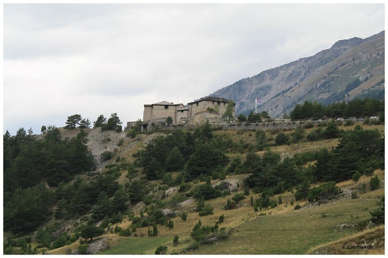 D215 bei Les Moulins - Blick auf Fort Marie-Christine